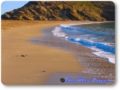 una playa de de unos 200 metros, preferida de los mahoneses, por su sercania, dista solo 6 kilometros de mahon