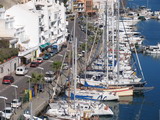 muelles lenos de barcos amarrados frente al club maritimo de mahon