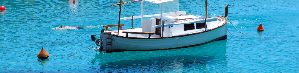 embarcacion tipica de los pescadores de menorca, hoy usadas como barcos de reecreo