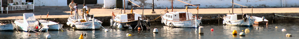 Los barcos tipicos de los pescadores menorquines, amarradas en el muelle de Calas Fons, lugar emblematico para el turista del area del puerto de Mahon