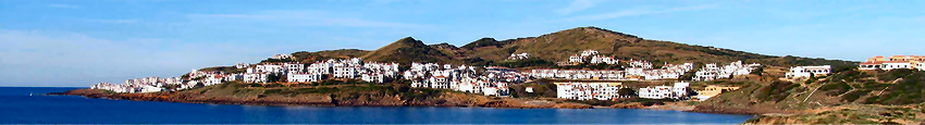 Fachada maritima de la urbanizacion Playas de Fornells, junto a la Poblacion de Fornells en la costa norte de Menorca