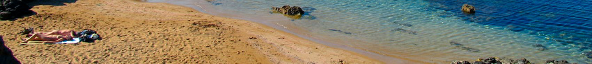 Playas de Menorca, el area virgen de Cala Pregonda es muy apreciada por los amantes del Nudismo.