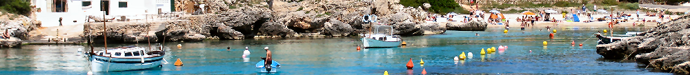 La isla de Menorca vive muy intensamente su mar, navegar pescar o tomar el sol en la playa son actividades cotidianas en verano
